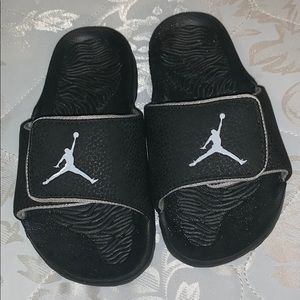 Boys Jordan flip flop